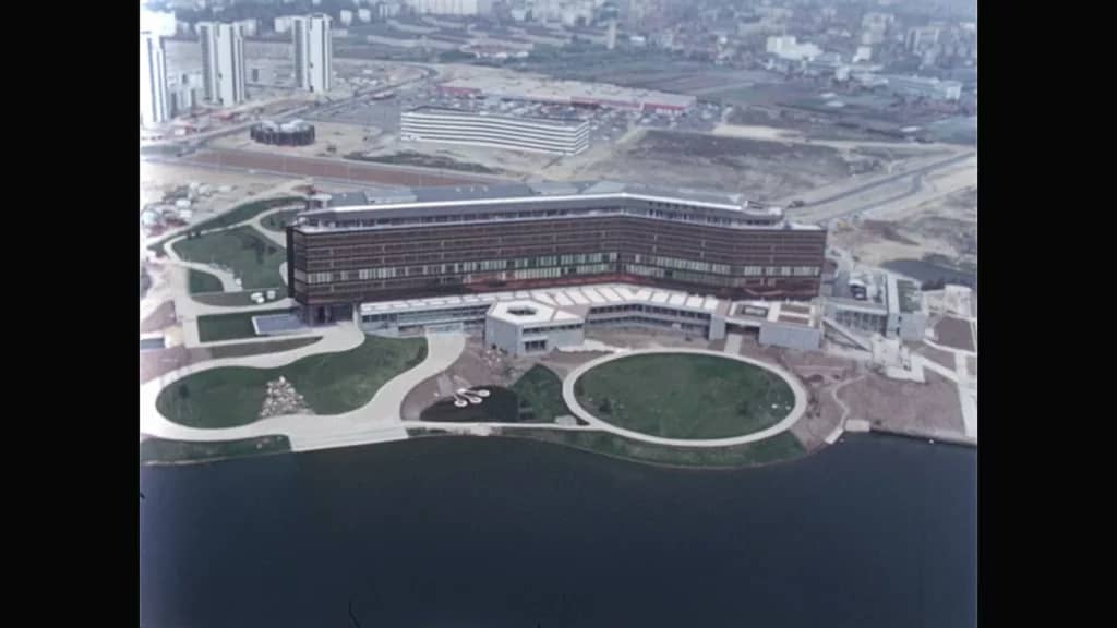 Vue de la préfecture du Val-de-Marne depuis un hélicoptère - FRAD094_003AV_000261_01